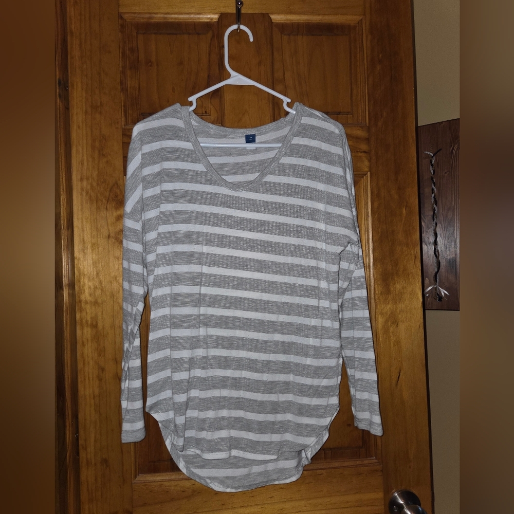 Old Navy Gray and White Striped Long Sleeve Top
